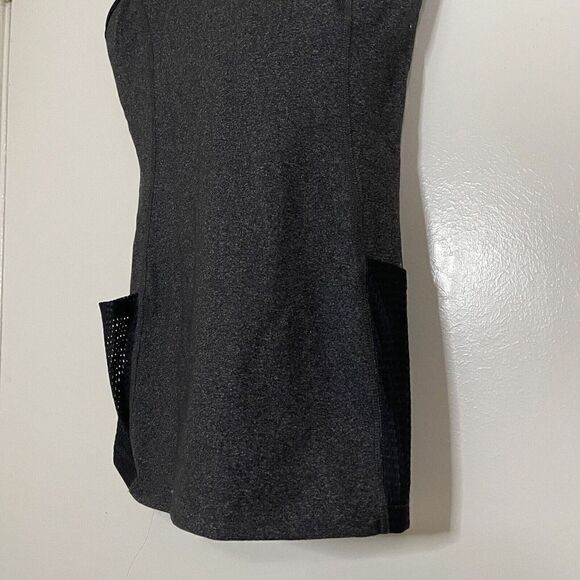 BEYOND YOGA gray unlined shelf bra side mesh pocket tank top size medium - Picture 2 of 7